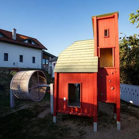 Borarium Vendeghazak - Nero Haz 3* Pazmand